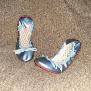 LES P'TITES BOMBES-Metallic Blue Faux Patent-Bow-Leather Lined-Sz 38-Near Mint